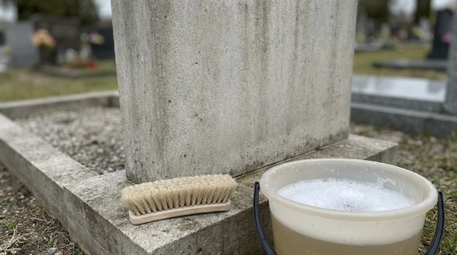 uhod-za-betonnym-pamyatnikom